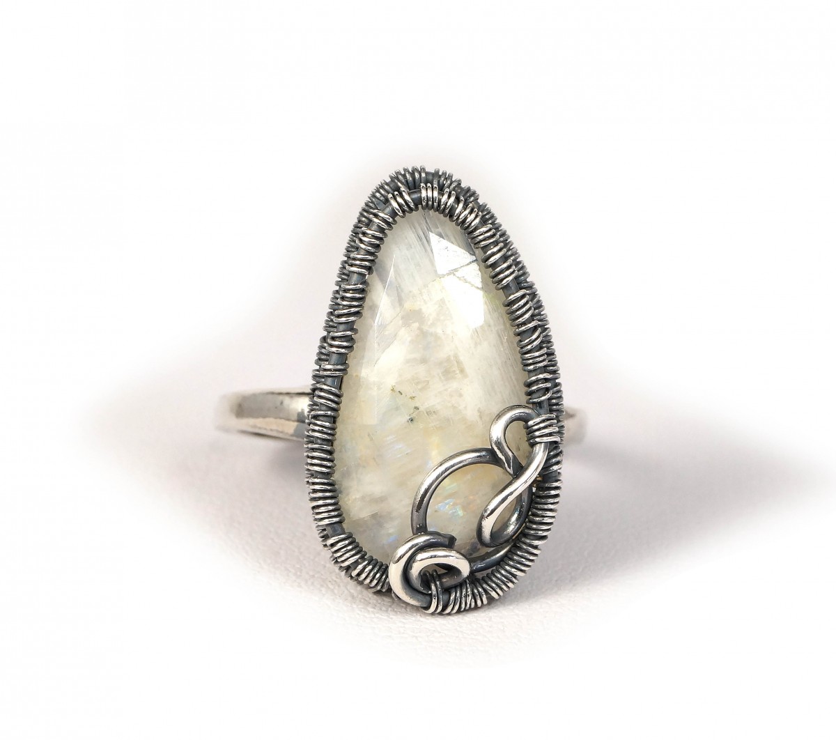 Kamień księżycowy, Srebrny pierścionek z kamieniem księżycowym, ręcznie wykonany, prezent dla niej, prezent dla mamy, prezent urodzinowy
